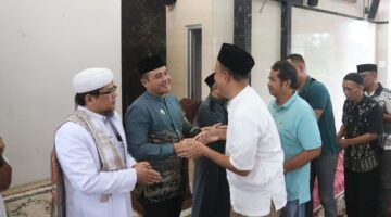 Wakil Wali Kota Bandung Ajak Warga Lindungi Diri dengan Bersedekah