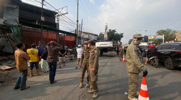 Satpol PP Jabar Tertibkan 201 Bangunan di Jalan Terusan Pasirkoja, Trotoar dan Drainase Dikembalikan untuk Kepentingan Publik